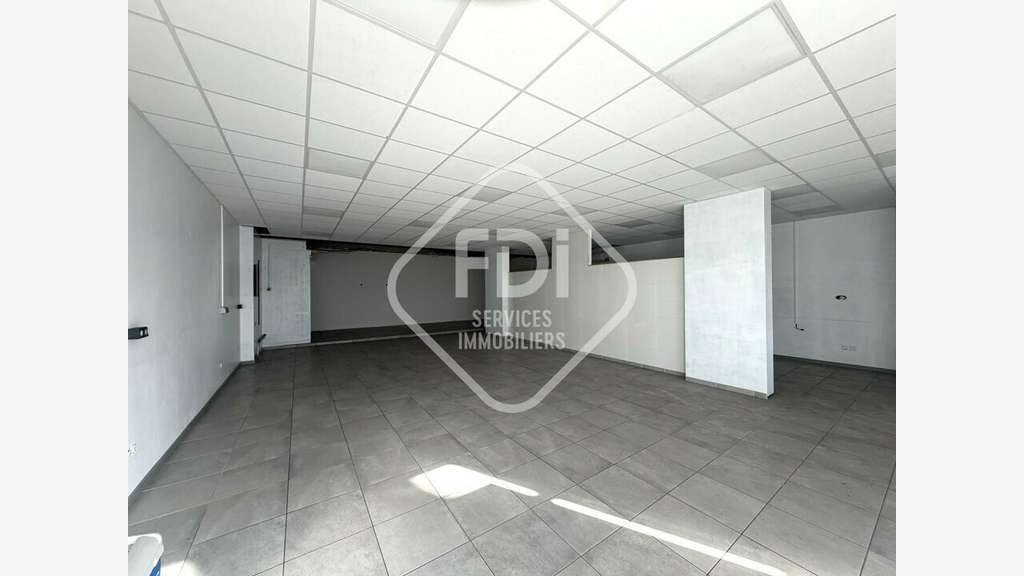 Vente local commercial 150m² au Crès 
