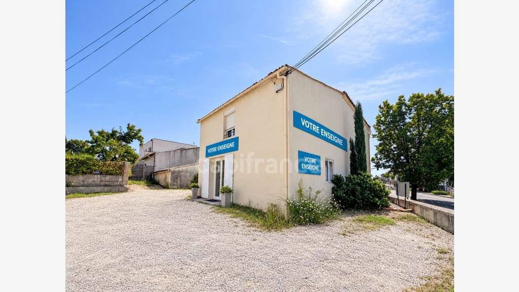 à vendre LE HAILLAN Local commercial