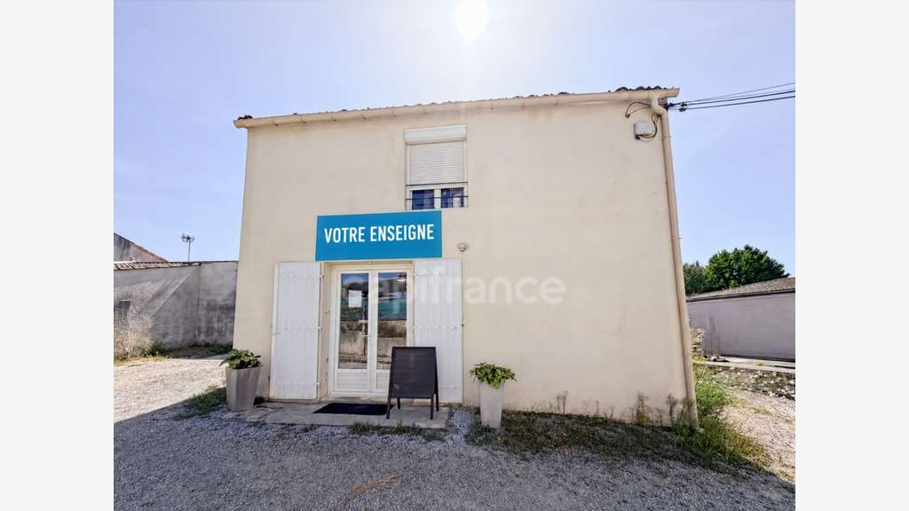 à vendre LE HAILLAN Local commercial