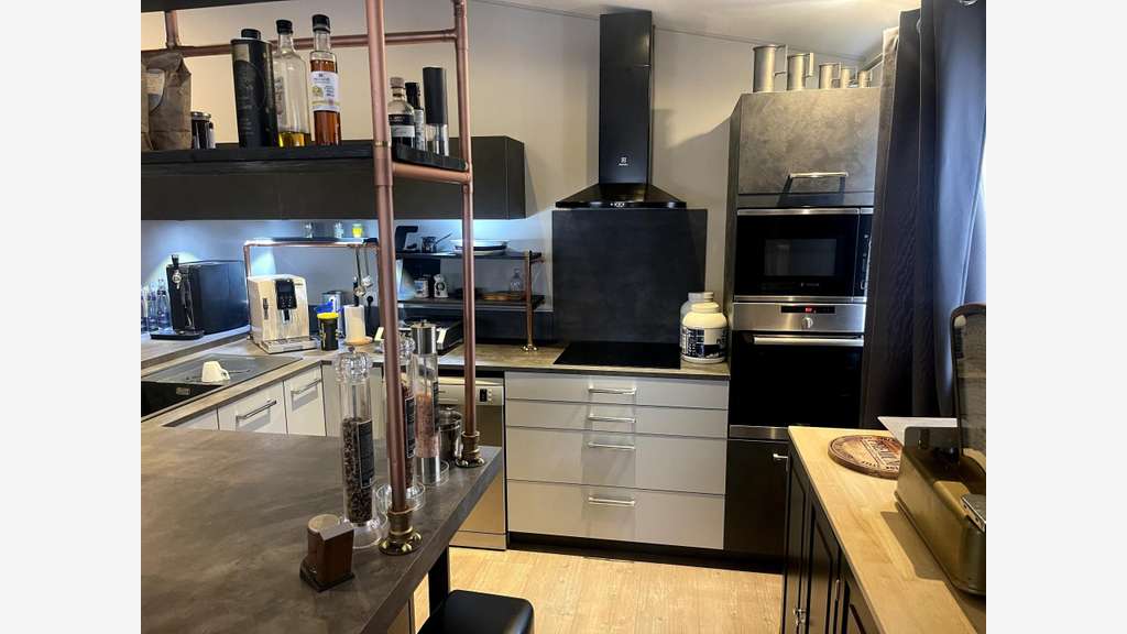 Local 130m² + appartement 104m² au Lavandou