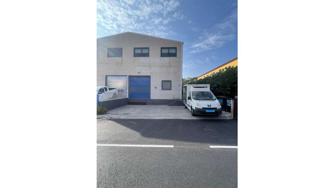 Local 130m² + appartement 104m² au Lavandou