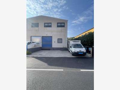 Local 130m² + appartement 104m² au Lavandou