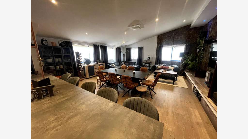 Local 130m² + appartement 104m² au Lavandou