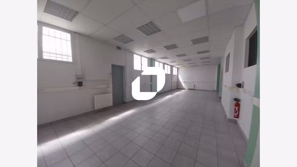 Vente Local commercial 521m² Le mesnil saint denis