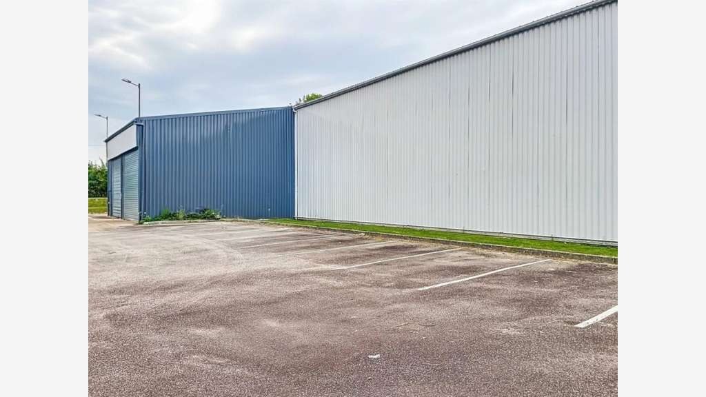 Local d'activité - Le Neubourg / Elbeuf - 1540m²