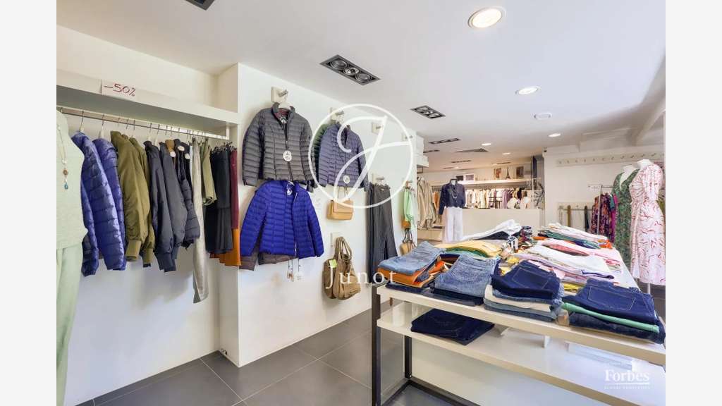AV local commercial 144,15m² Le Vésinet centre