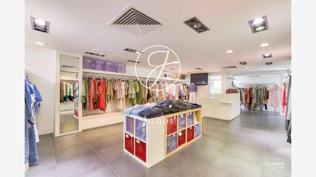 AV local commercial 144,15m² Le Vésinet centre
