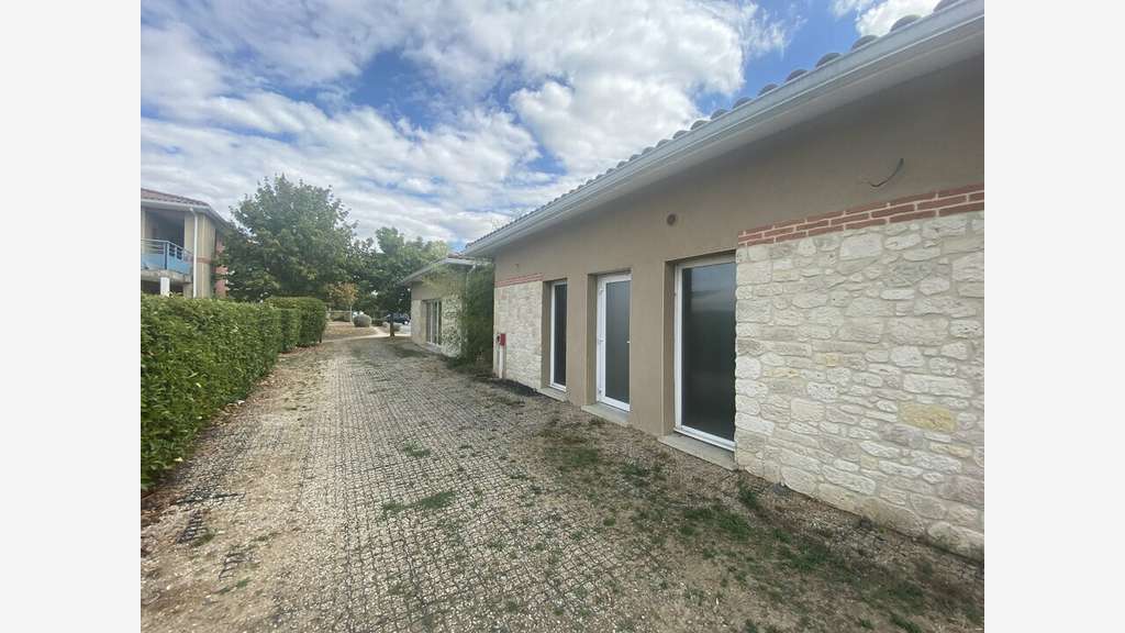 Local commercial de 150m² à vendre à Leguevin
