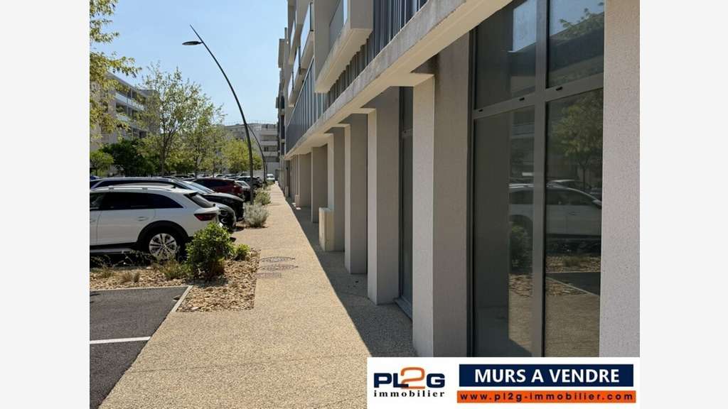 Local 255m² à la vente aux Angles dans le Gard