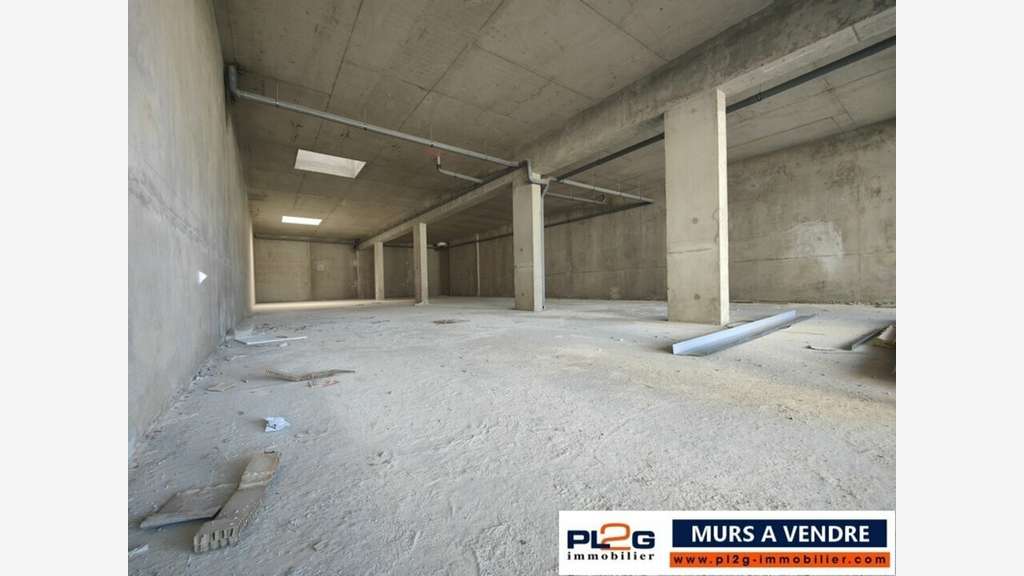 Local 255m² à la vente aux Angles dans le Gard