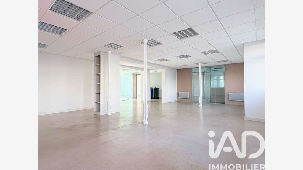 Vente local commercial 300m² avec parking Limoges