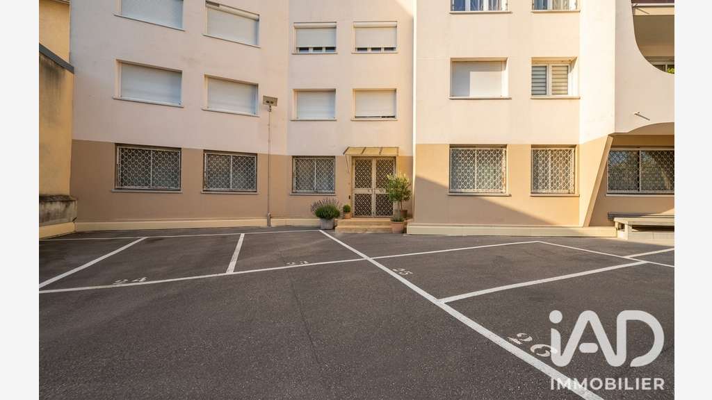 Vente local commercial 300m² avec parking Limoges
