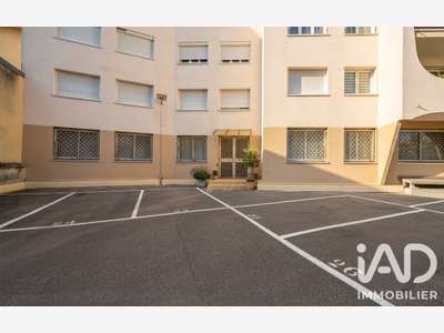 Vente local commercial 300m² avec parking Limoges