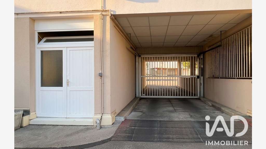 Vente local commercial 300m² avec parking Limoges
