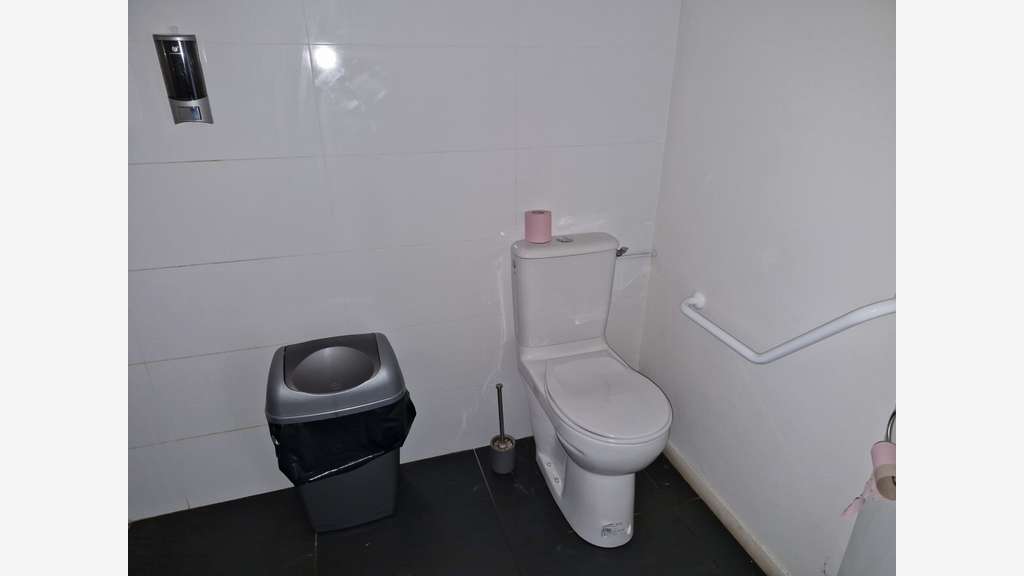 Vente local d'angle200m² axe très passant Limoges