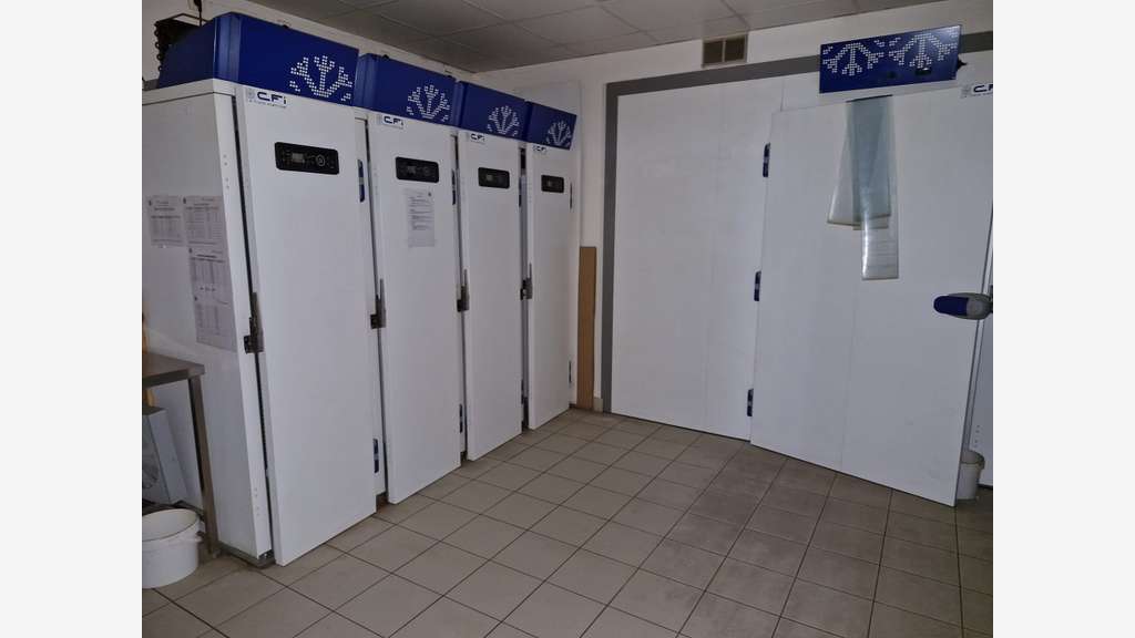 Vente local d'angle200m² axe très passant Limoges