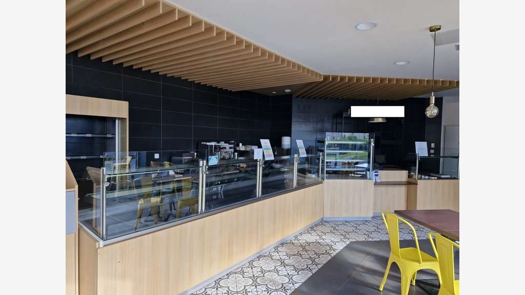 Vente local d'angle200m² axe très passant Limoges