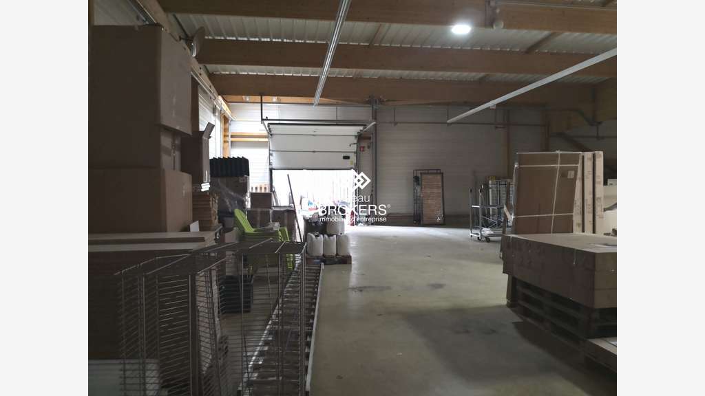 AV local commercial 1245m² excellent état Livarot