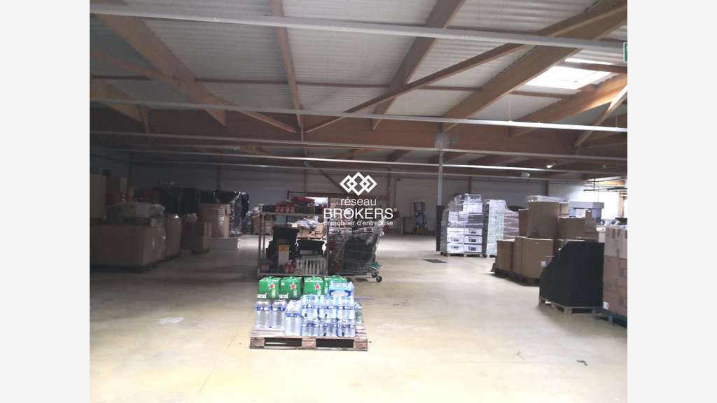 AV local commercial 1245m² excellent état Livarot