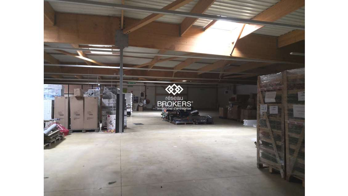 AV local commercial 1245m² excellent état Livarot