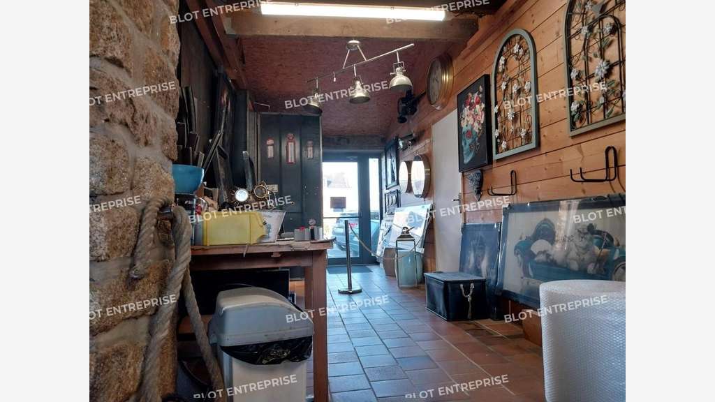 A vendre local commercial de 320m² à Locronan
