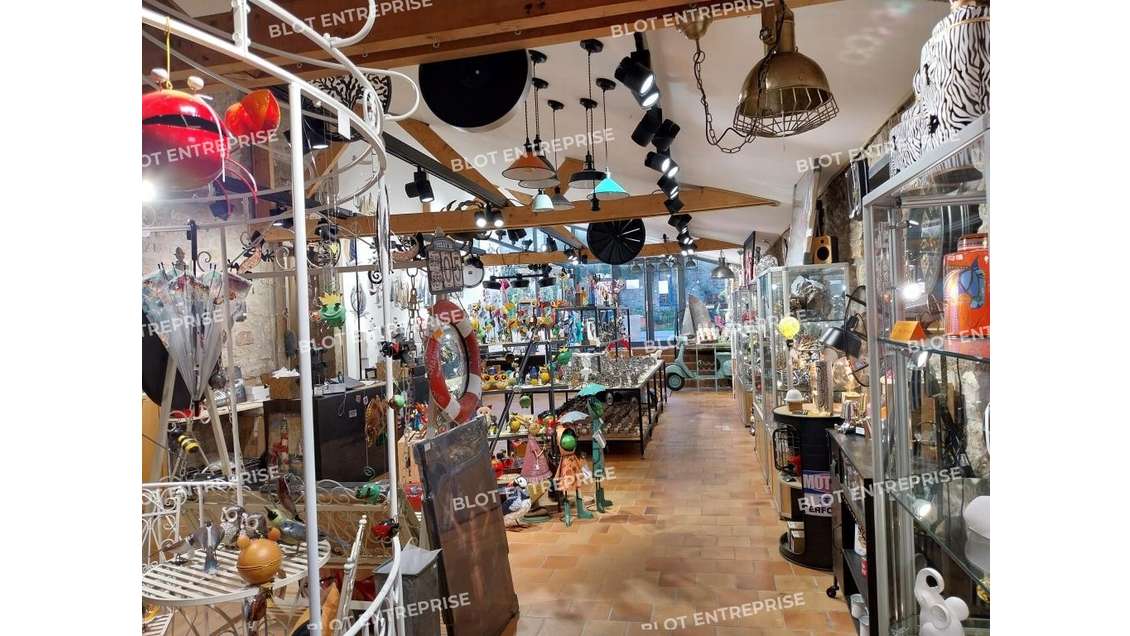 A vendre local commercial de 320m² à Locronan