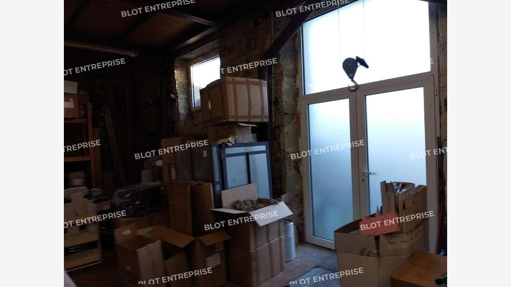 A vendre local commercial de 320m² à Locronan