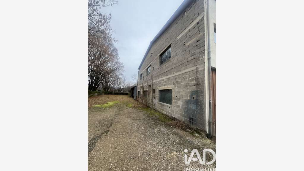 Vente local d'activité 1127m² à Lons-le-Saunier