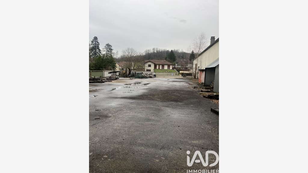Vente local d'activité 1127m² à Lons-le-Saunier