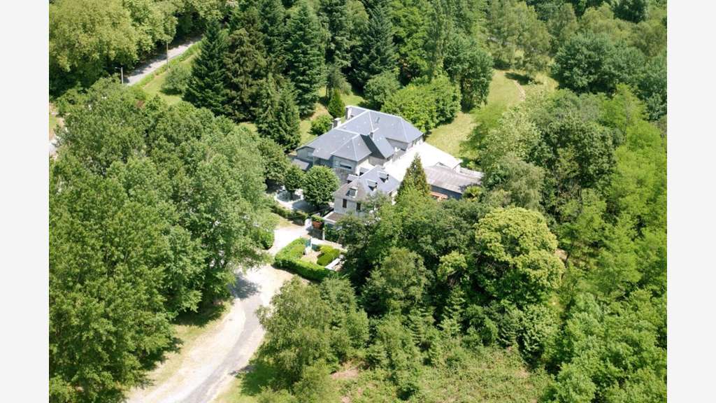Vente ensemble immobilier 2000m² vue lac à Lourdes