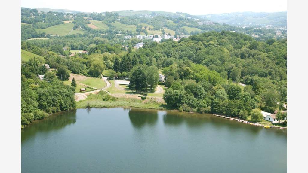 Vente ensemble immobilier 2000m² vue lac à Lourdes