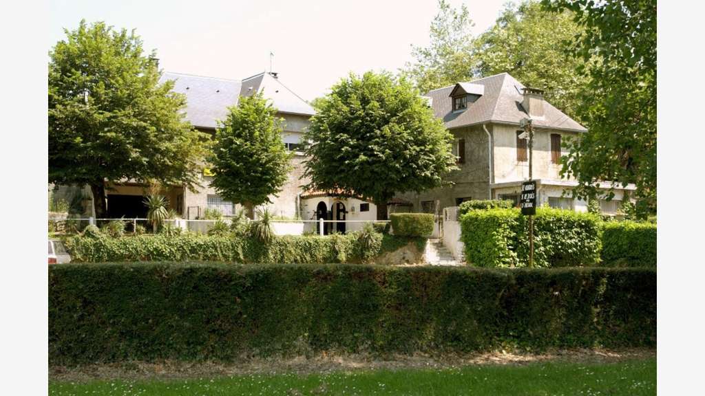 Vente ensemble immobilier 2000m² vue lac à Lourdes