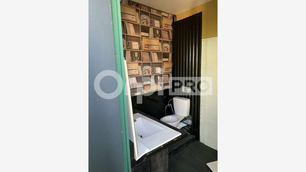 Local d'activité 75m² à vendre à Lunel axe passant