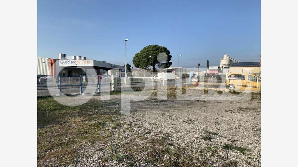 Local d'activité 75m² à vendre à Lunel axe passant