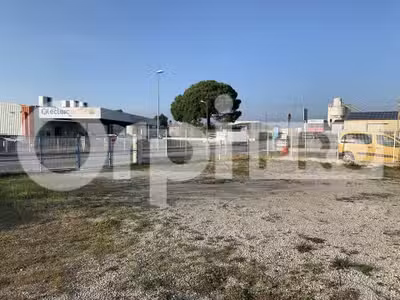 Local d'activité 75m² à vendre à Lunel axe passant