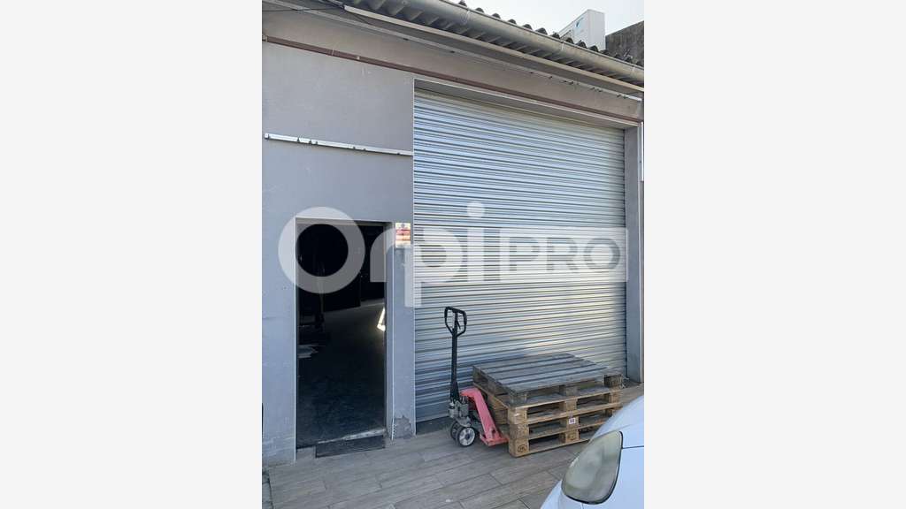 Local d'activité 75m² à vendre à Lunel axe passant