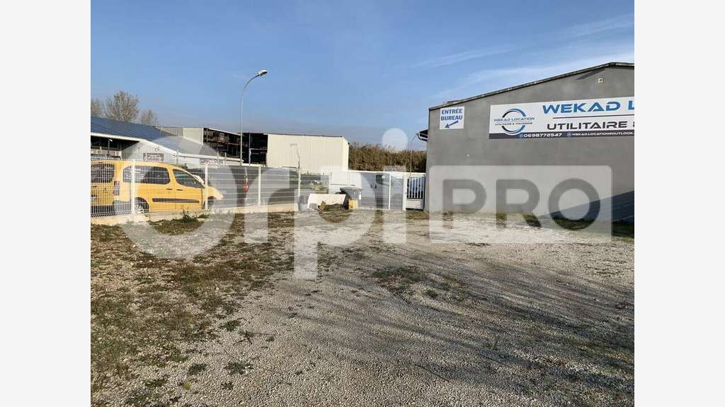 Local d'activité 75m² à vendre à Lunel axe passant