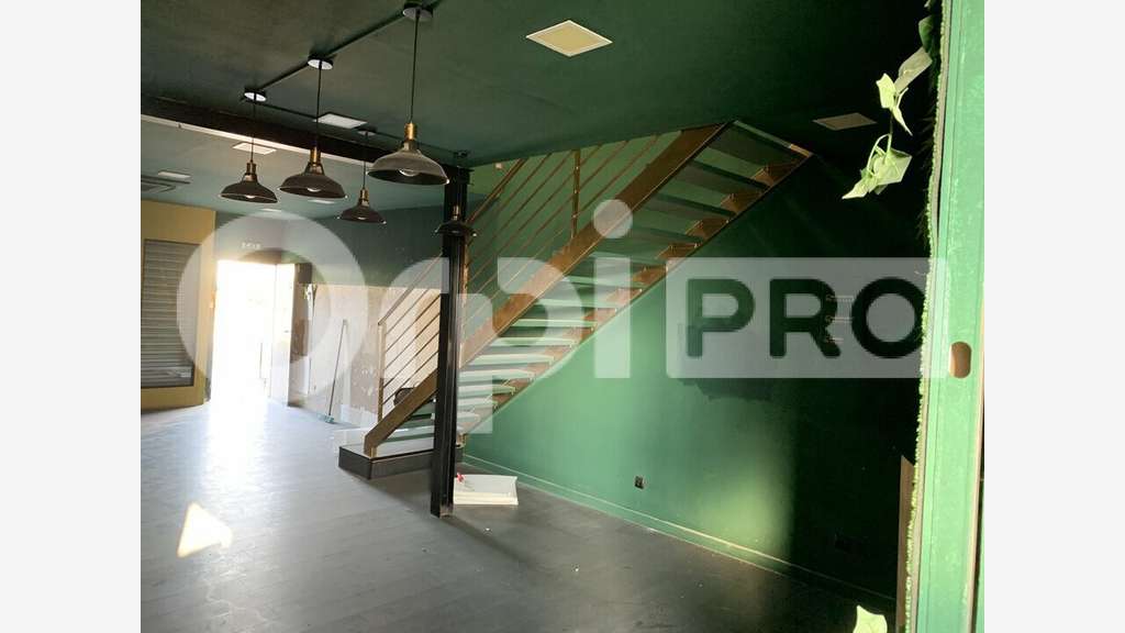 Local d'activité 75m² à vendre à Lunel axe passant
