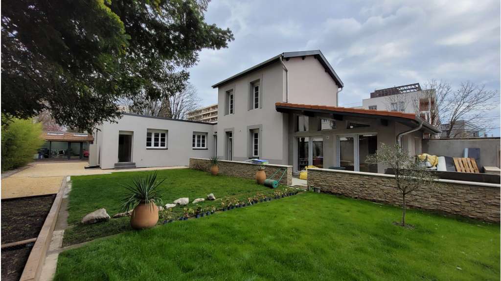 Vente local indépendant de 450m² à Lyon 4 Caluire