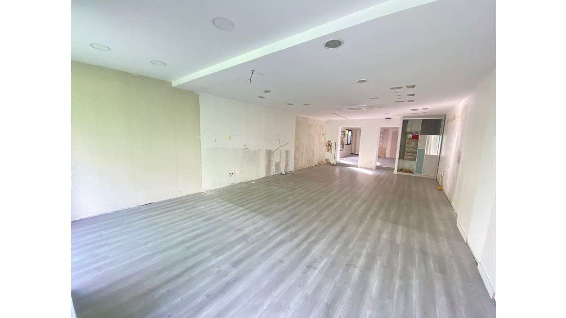 Murs commerciaux à vendre à Tassin Horloge