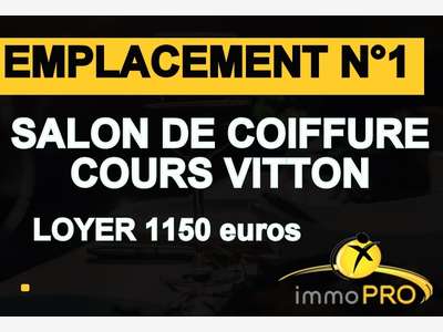 À céder, BEL EMPLACEMENT commercial bénéficiant d