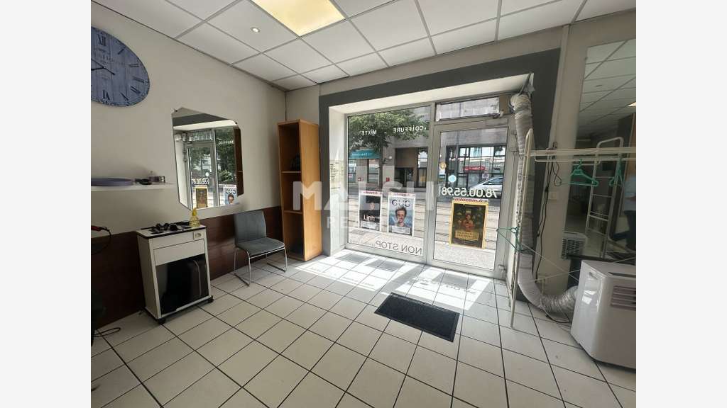 Vente local commercial 55m² Lyon 8e Av. Berthelot 