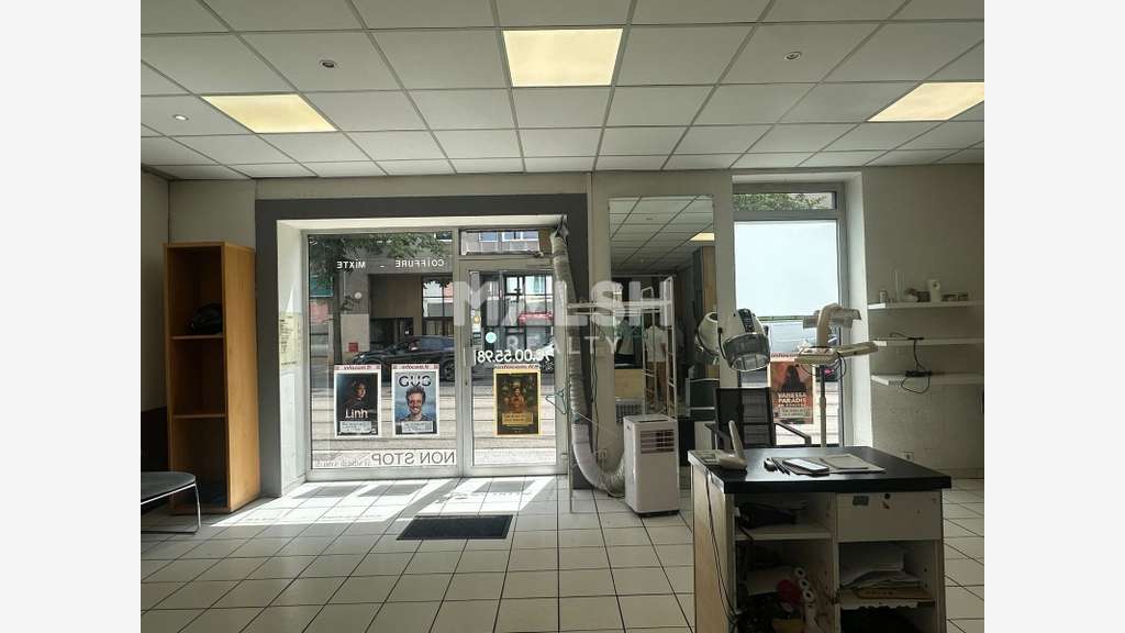 Vente local commercial 55m² Lyon 8e Av. Berthelot 