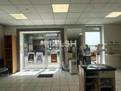 Vente local commercial 55m² Lyon 8e Av. Berthelot