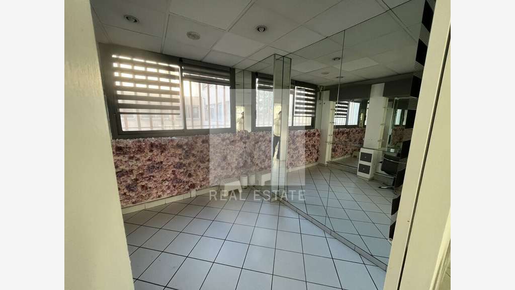 LYON 8 - LOCAL COMMERCIAL / BUREAUX à vendre