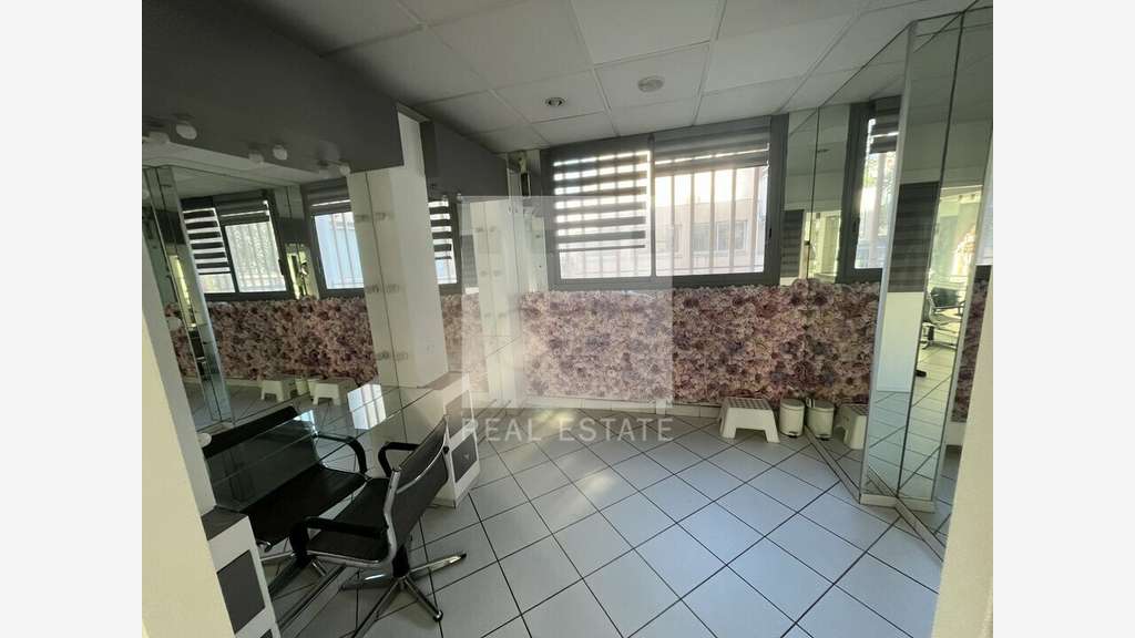 LYON 8 - LOCAL COMMERCIAL / BUREAUX à vendre