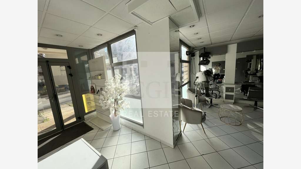LYON 8 - LOCAL COMMERCIAL / BUREAUX à vendre