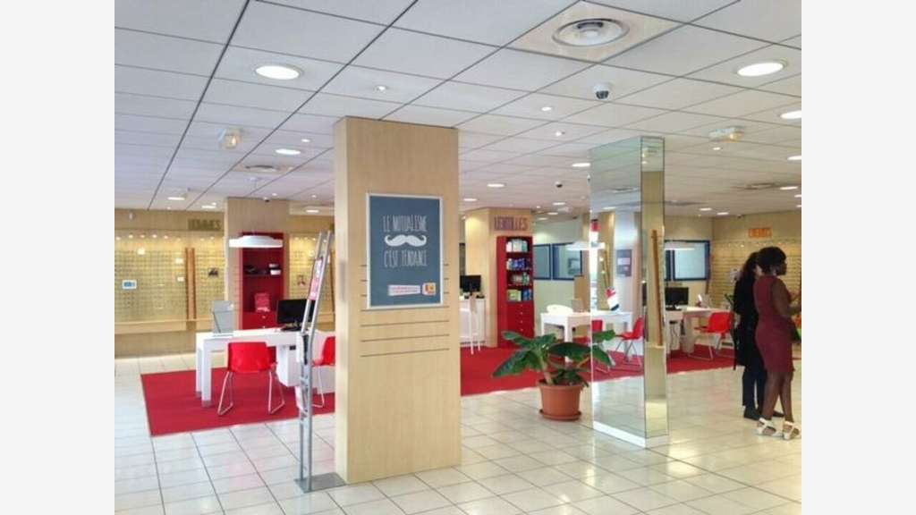 AV local commercial 69m² en angle à Lyon 9e 