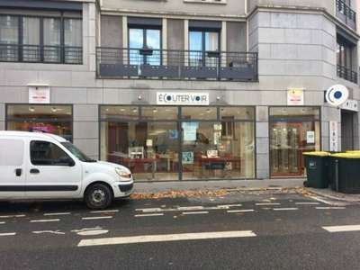 AV local commercial 69m² en angle à Lyon 9e