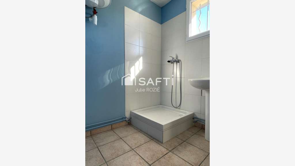 Local commercial de 90 m² avec stockage sur Macau